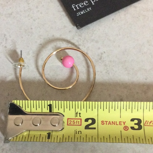 NWT Free Press gold swirl earrings with pink bead - Picture 6 of 7